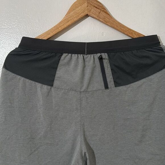 Nike x Peloton 7" Flex Stride Shorts EUC - Picture 7 of 8